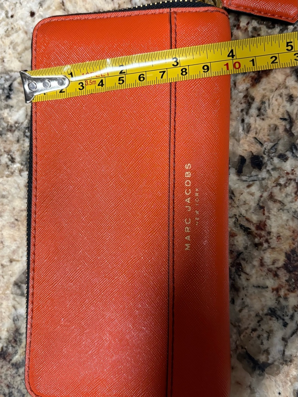 Beautiful Marc Jacobs zip around multi compartment wallet - Picture 2 of 6